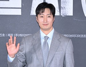 [포토]박해일 ‘암살자들 기대해도 좋읍니다’