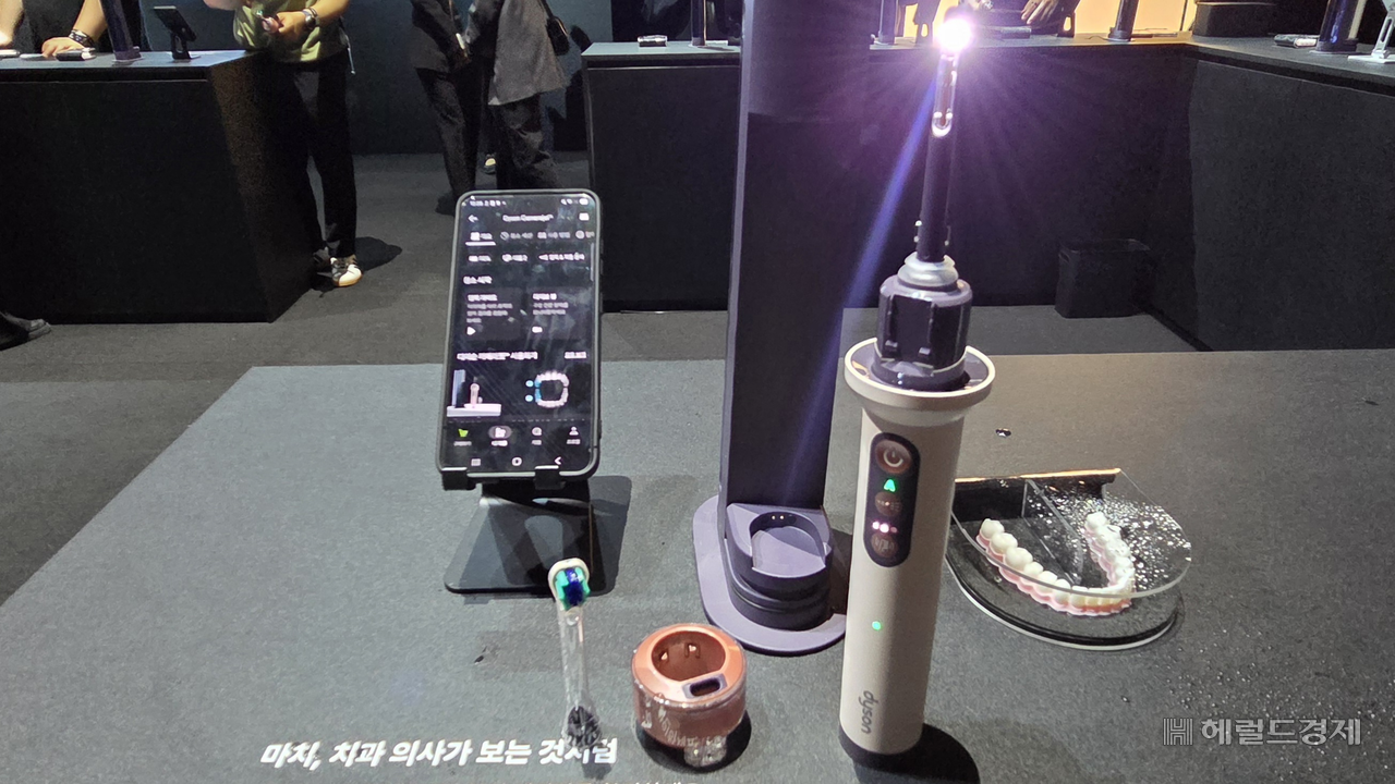 Dyson provides daily, weekly and monthly cleaning guides that explain how to wash each component and how often. All parts can be disassembled.