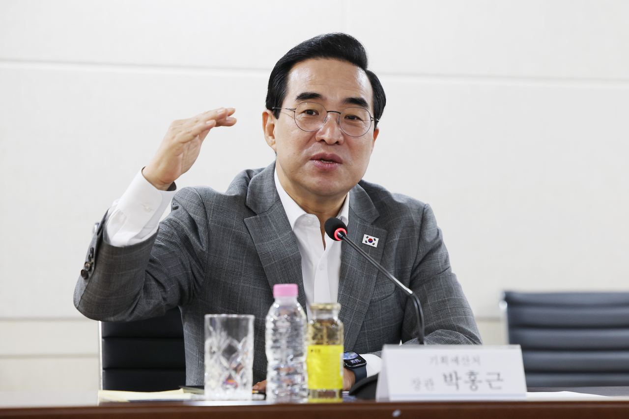 Park Hong-keun, minister of the Ministry of Planning and Budget [The Herald Business DB]