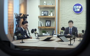 김민석 ‘서울시장 청래’ 메모 해명 “혼자 생각한 것…내 이름도 있어”