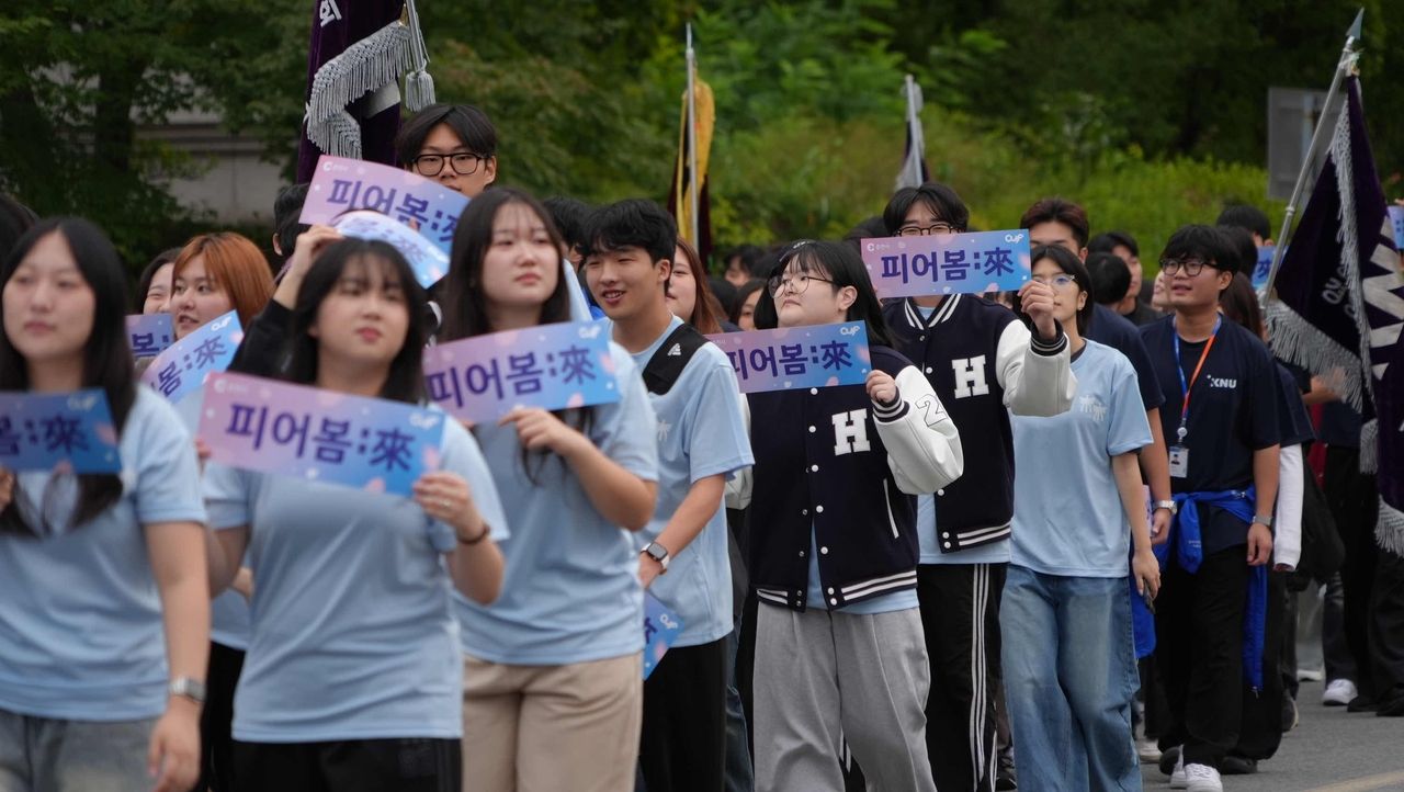 Chuncheon university students throw themselves into the festival.