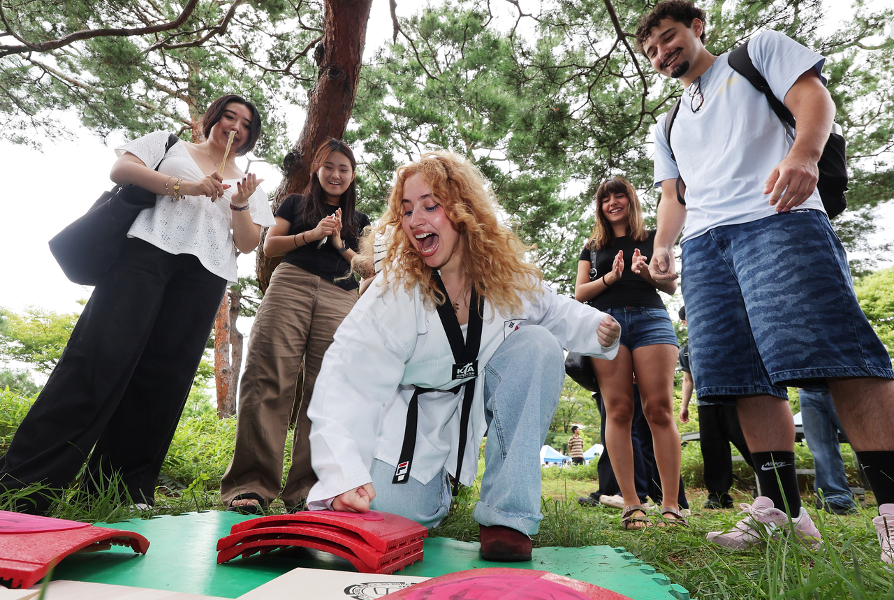 Foreign students (Yonhap)