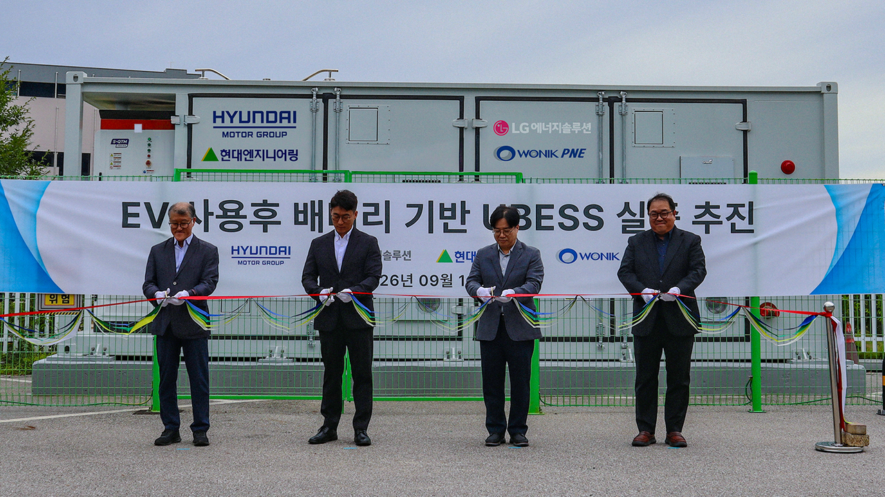 From left: Kim Chul-ho, head of development and production at Wonik PNE’s charger business division; Joo Seung-tak, head of the EaaS business team at LG Energy Solution’s ESS division; Hwang Woong-tae, head of EV energy strategy at Hyundai Motor Group; and Lee Sang-hoon, head of asset planning at Hyundai Engineering, pose for a photo during a Used Battery Energy Storage System partnership ceremony at Wonik PNE’s headquarters in Hwaseong, Gyeonggi Province. (Hyundai Motor Group)
