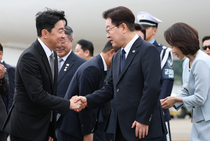 Lee returns to mounting domestic pressure, tough alliance calls