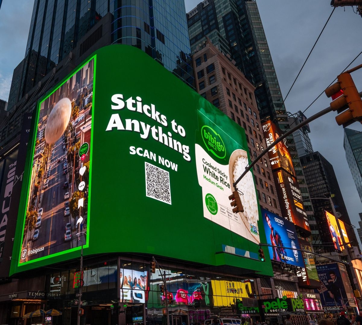 A bibigo Sticky White Rice advertisement is displayed on a digital billboard in Times Square, New York. (CJ CheilJedang)