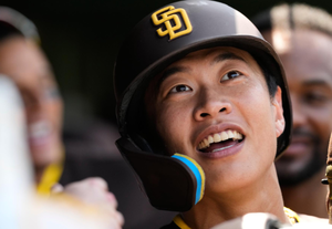 Padres win, but Song sits it out