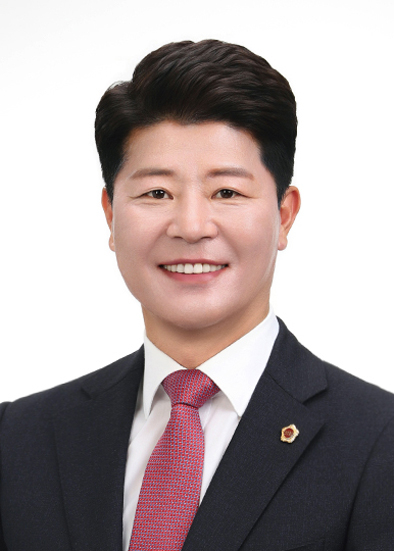 Park Ho-gyun, a member of the Gangwon State Council