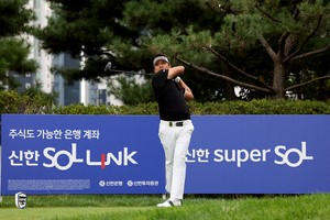 Veteran Park Sang-hyun ties for 4th on opening day of Shinhan Donghae Open