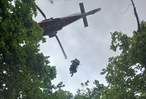 Bukhansan rescue team saves hiker who lost consciousness on trail