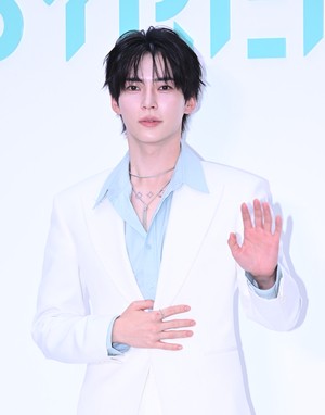 [포토]제로베이스원 성한빈 ‘안녕하세요!’
