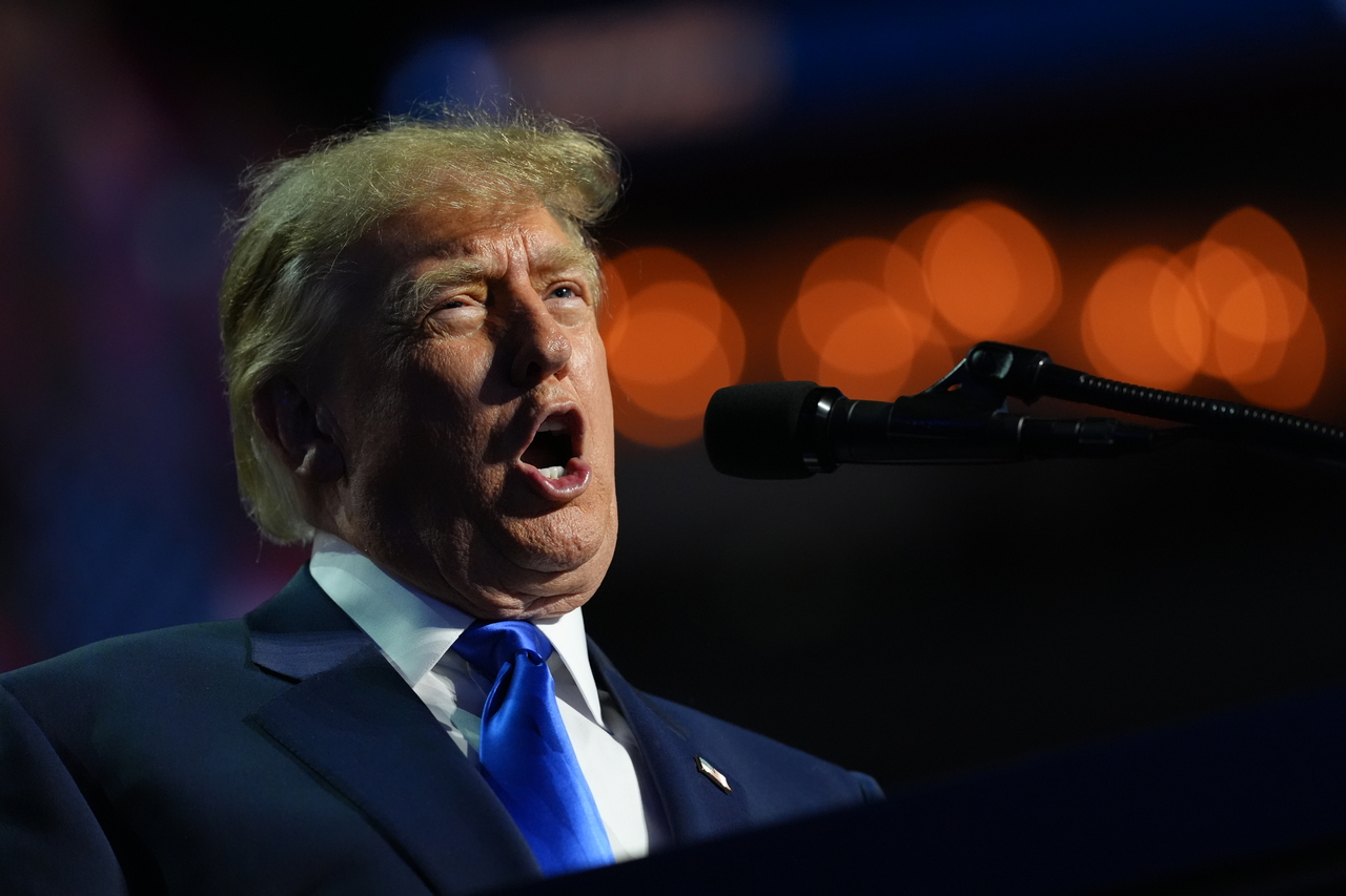 President Donald Trump speaks during the RNC Midterm Convention, Wednesday, Wednesday, at the American Airlines Center in Dallas. (AP-Yonhap)