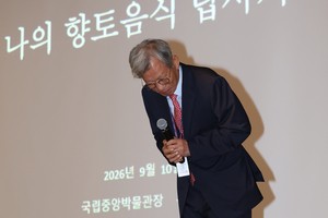 National museum director apologizes for mislabeling collaborator's calligraphy as patriot's work
