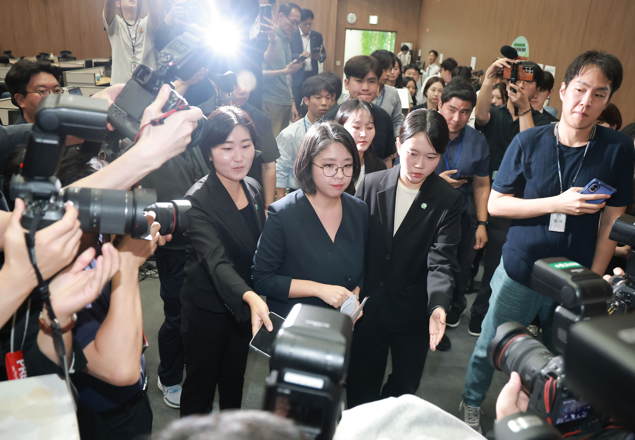 Nominee for gender equality and family minister Rep. Yong Hye-in of the minor Basic Income Party leaves after holding a news conference at the National Assembly in Seoul on Thursday. (Yonhap)