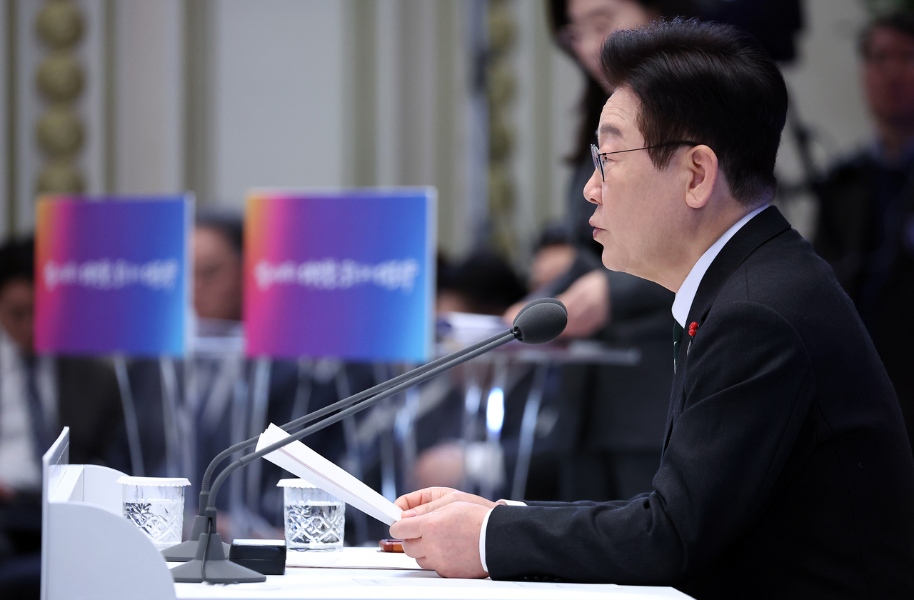 이재명 대통령이 올해 1월 청와대 영빈관에서 열린 신년기자회견에서 발언하고 있다. [연합]