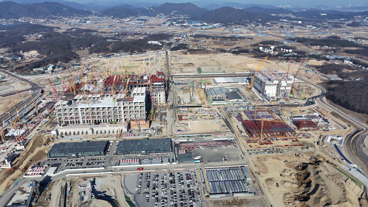SK하이닉스가 구축하고 있는 경기도 용인 반도체 클러스터 일반산업단지 공사현장. [헤럴드DB]
