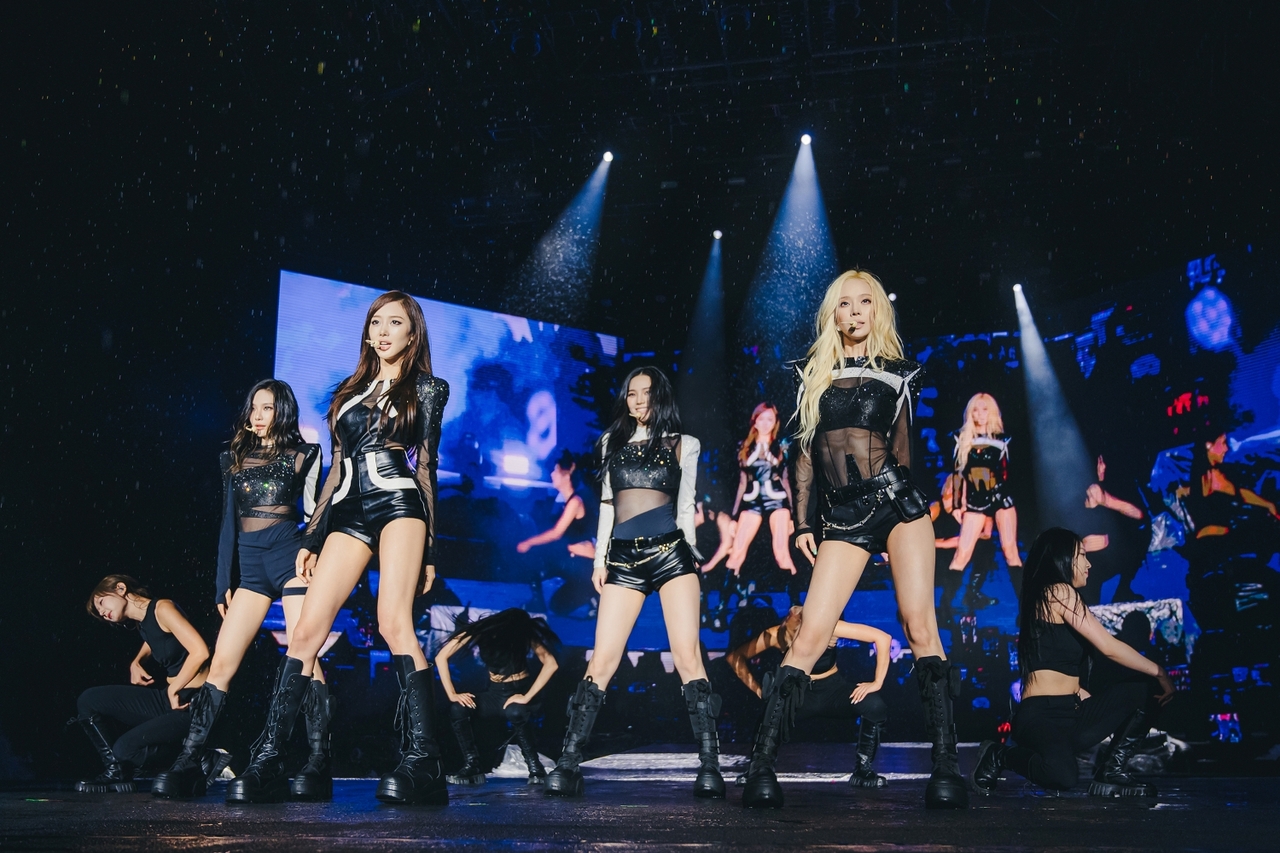 Aespa performs during the "Synk: Complaexity" concert at Mercado Livre Arena Pacaembu in Sao Paulo, Sept. 4. (SM Entertainment)