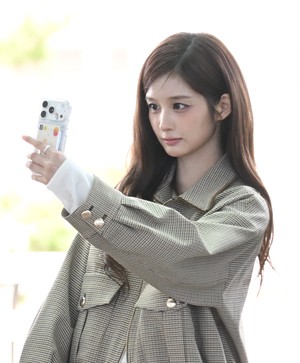[포토] 엔믹스 설윤 ‘외모 체크는 기본’