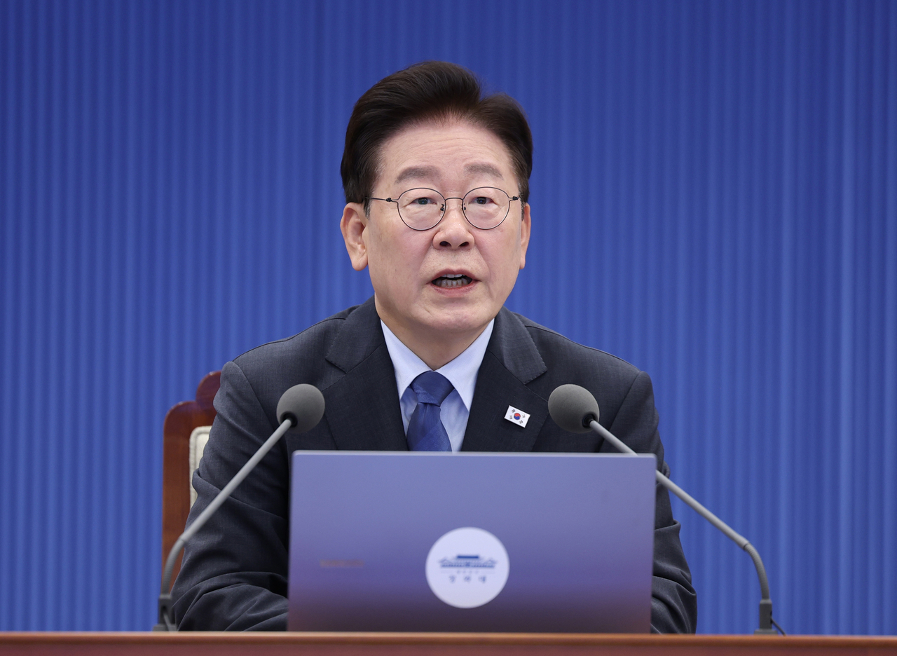 President Lee Jae Myung speaks at the meeting with senior aides on Friday. (Yonhap)