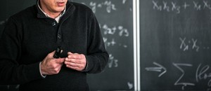 “여제자와 10년간 불륜”…교수 아빠 사생활 폭로한 딸들