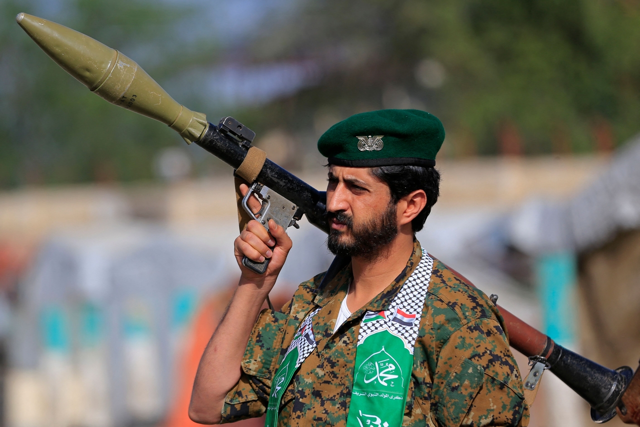 Iran's Islamic Revolutionary Guard Corps said Thursday (local time) it struck a US military reconnaissance drone boat in the Strait of Hormuz. The photo shows Iran-backed Houthi rebels holding a fighter recruitment rally in Sanaa, Yemen.