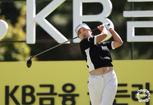 Hong Jin-young leads KLPGA KB Financial Golden Life Championship after round 2