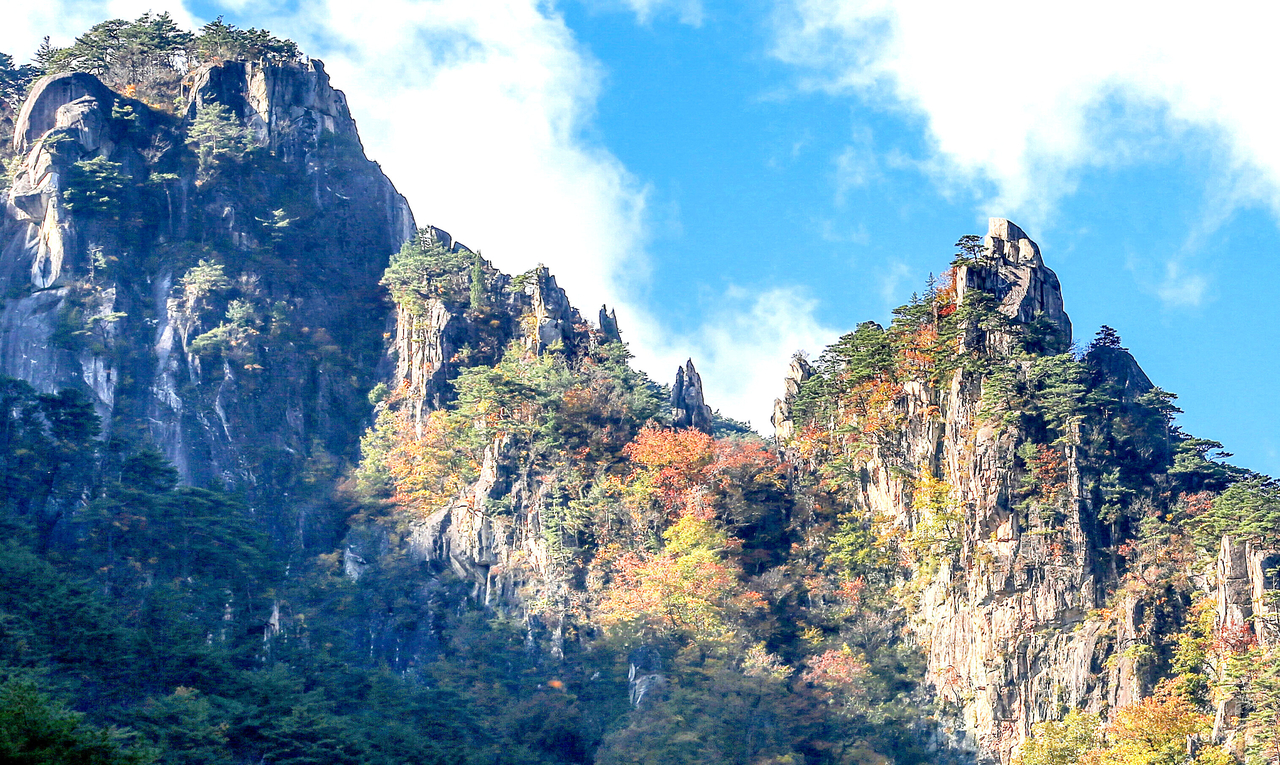 Baetulbawi Rock in the Mureung Valley, Donghae