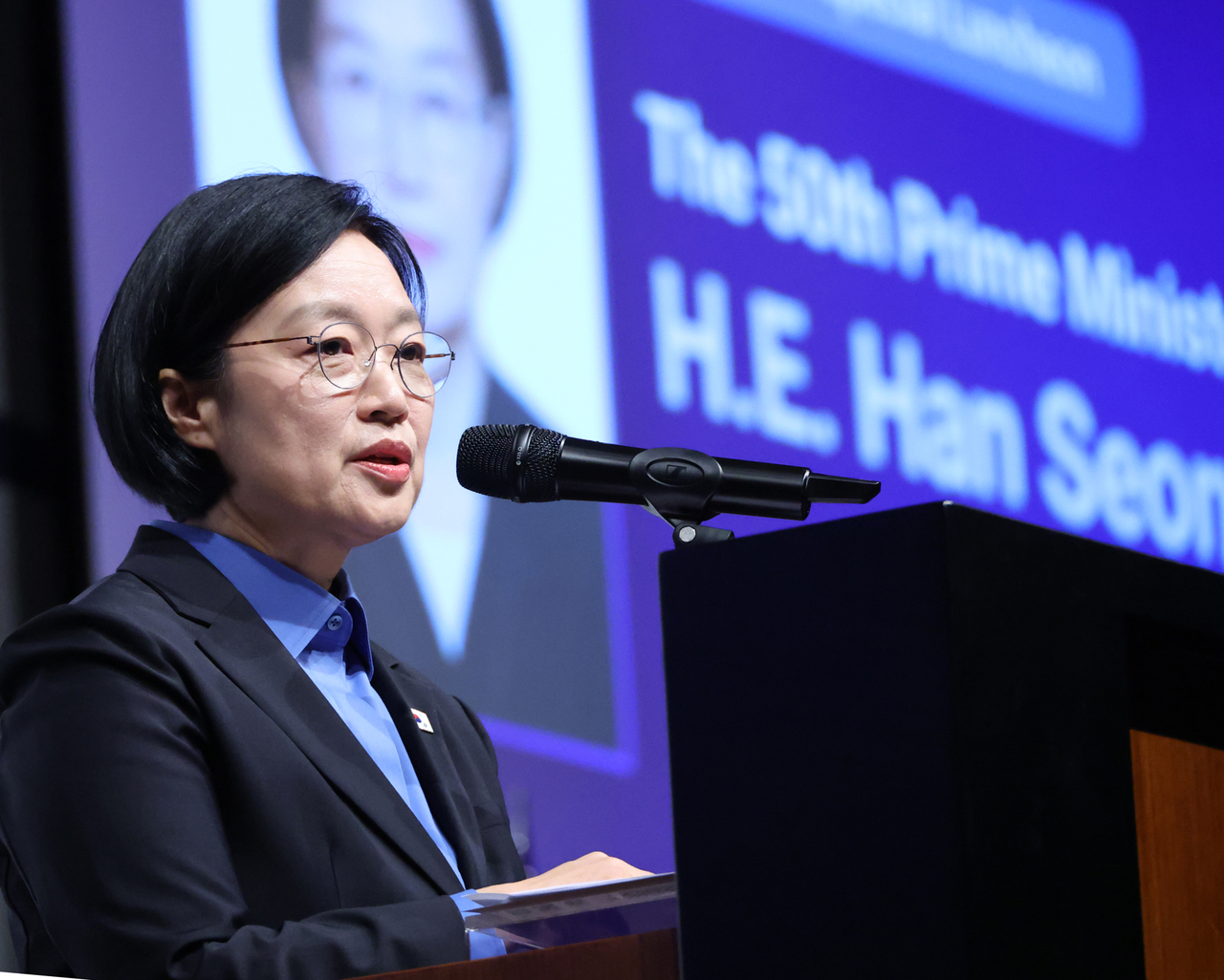 한성숙 국무총리가 11일 서울 중구 신라호텔에서 열린 주한미국상공회의소 간담회에서 인사말을 하고 있다. [연합]