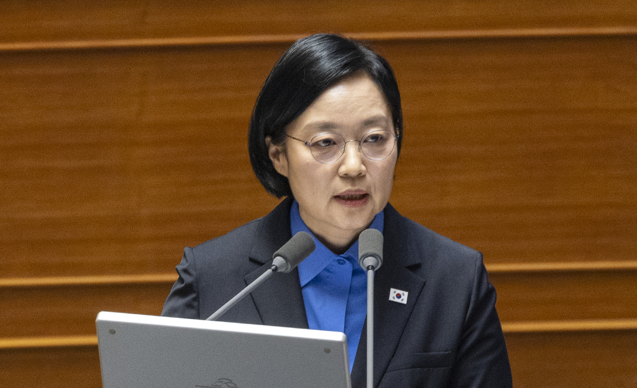 Prime Minister Han Seong-sook appears at an interpellation session at the National Assembly on Friday. (Yonhap)
