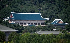 靑, 北탄도미사일에 “안보리 결의 위반”…긴급안보점검회의 개최