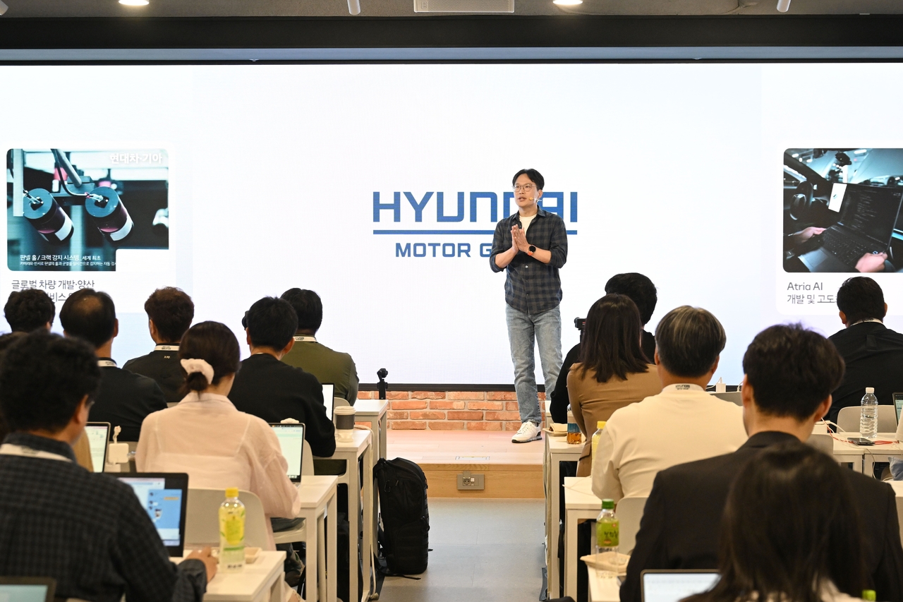 박민우 현대차·기아 AVP본부장 겸 포티투닷 대표가 11일 경기 성남시 판교 포티투닷 본사에서 열린 ‘현대차그룹 자율주행 미디어데이’에서 환영사를 하고 있다. [현대차그룹 제공]