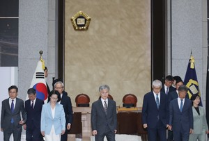 與 “조희대 대법원장, ‘제청권 정치’ 그만두고 대법관 재제청 나서라”[이런정치]