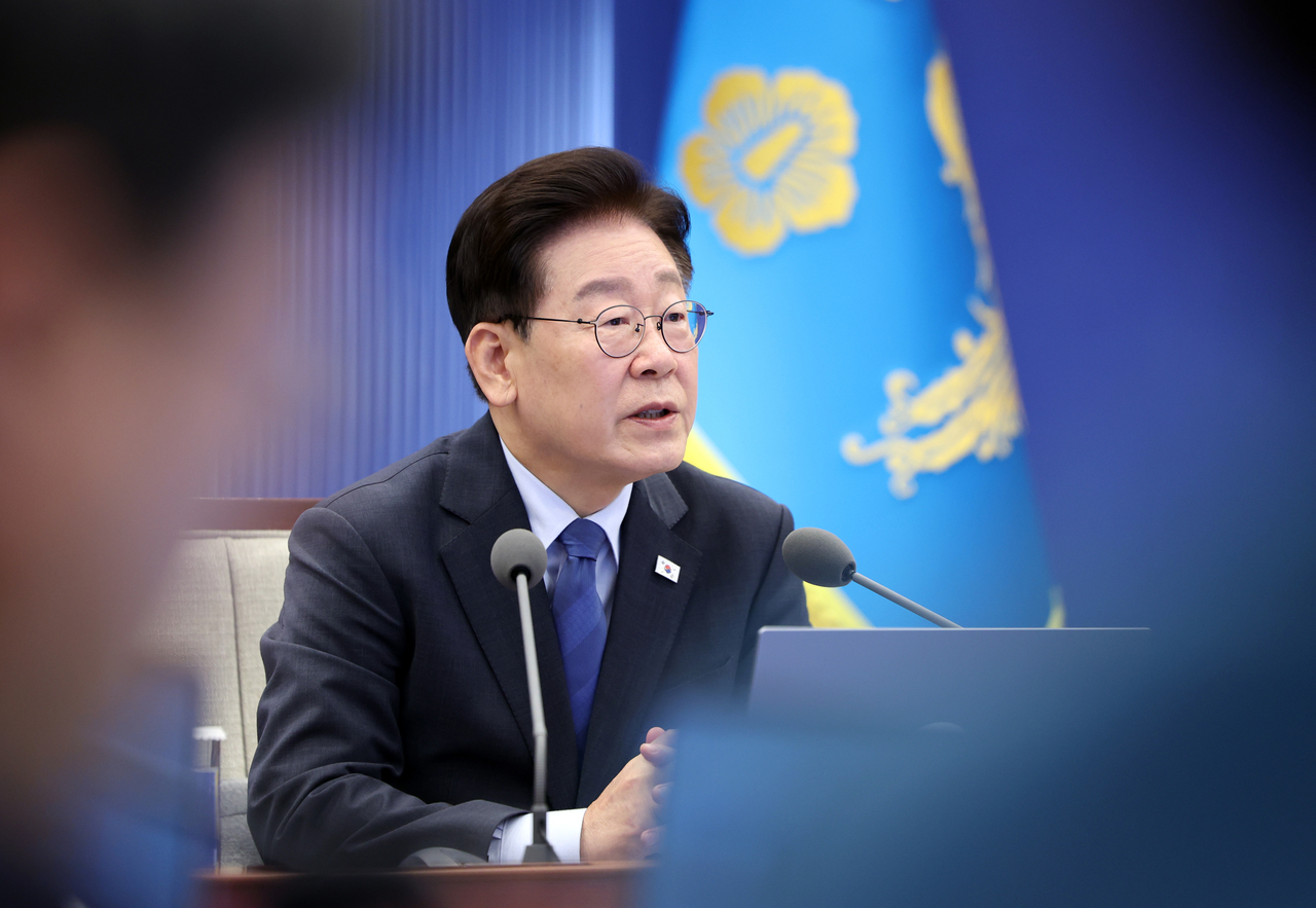 이재명 대통령이 지난 11일 청와대에서 열린 수석보좌관회의에서 발언하고 있다. [연합]