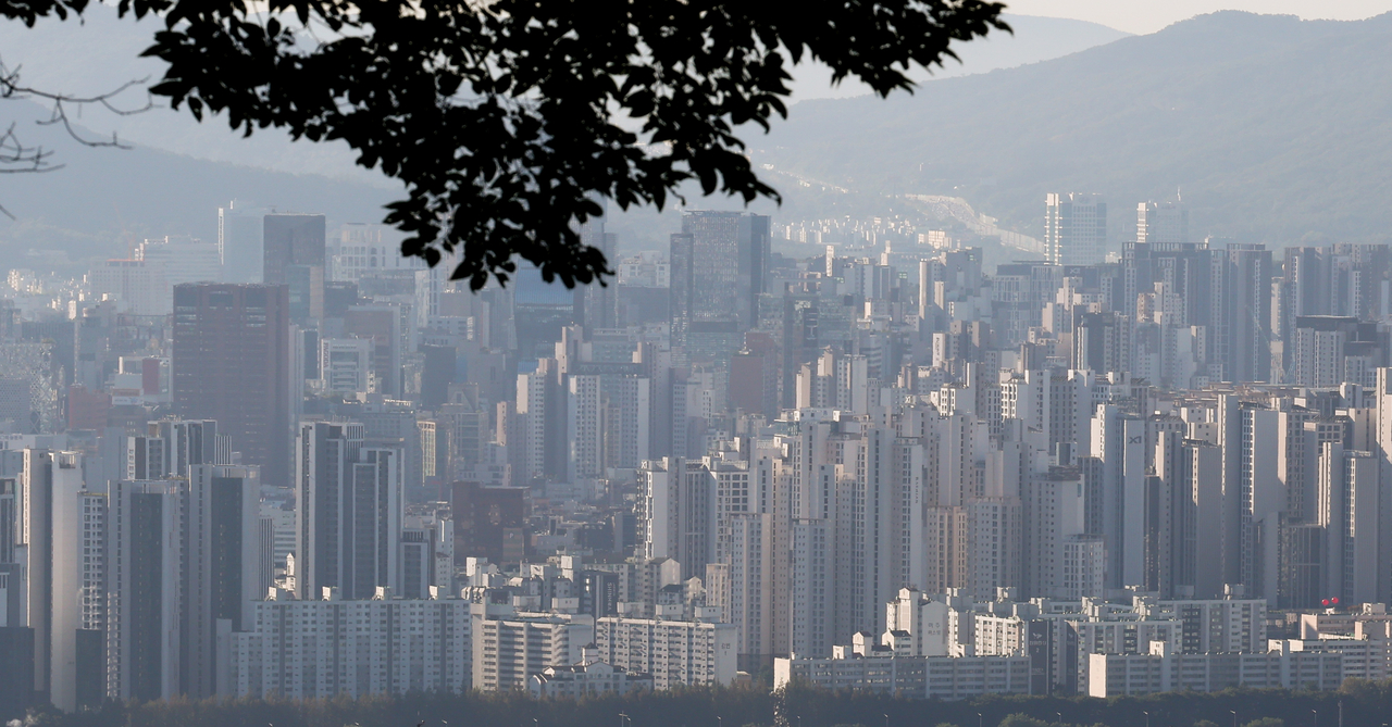 11일 오전 서울 중구 남산공원에서 바라본 강남·서초 일대의 아파트 단지의 모습. [헤럴드경제DB]