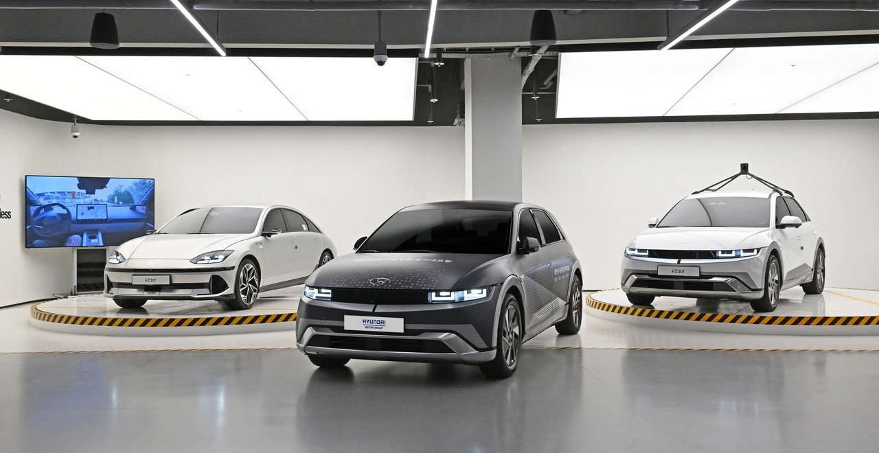 Hyundai Ioniq-based test cars, or pace cars, are displayed at 42dot’s headquarters in Pangyo, Gyeonggi Province, on Friday. (Hyundai Motor Group)