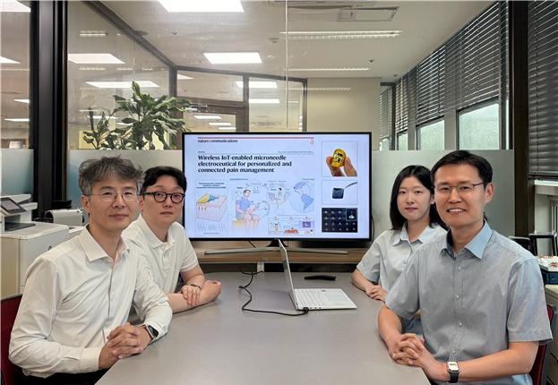 이번 연구를 수행한 공동연구진. 이상훈(왼쪽 아래부터 시계방향), 방세권 한국한의학연구원 박사, 김희수 KAIST 박사과정, 정재웅 교수.[KAIST 제공]