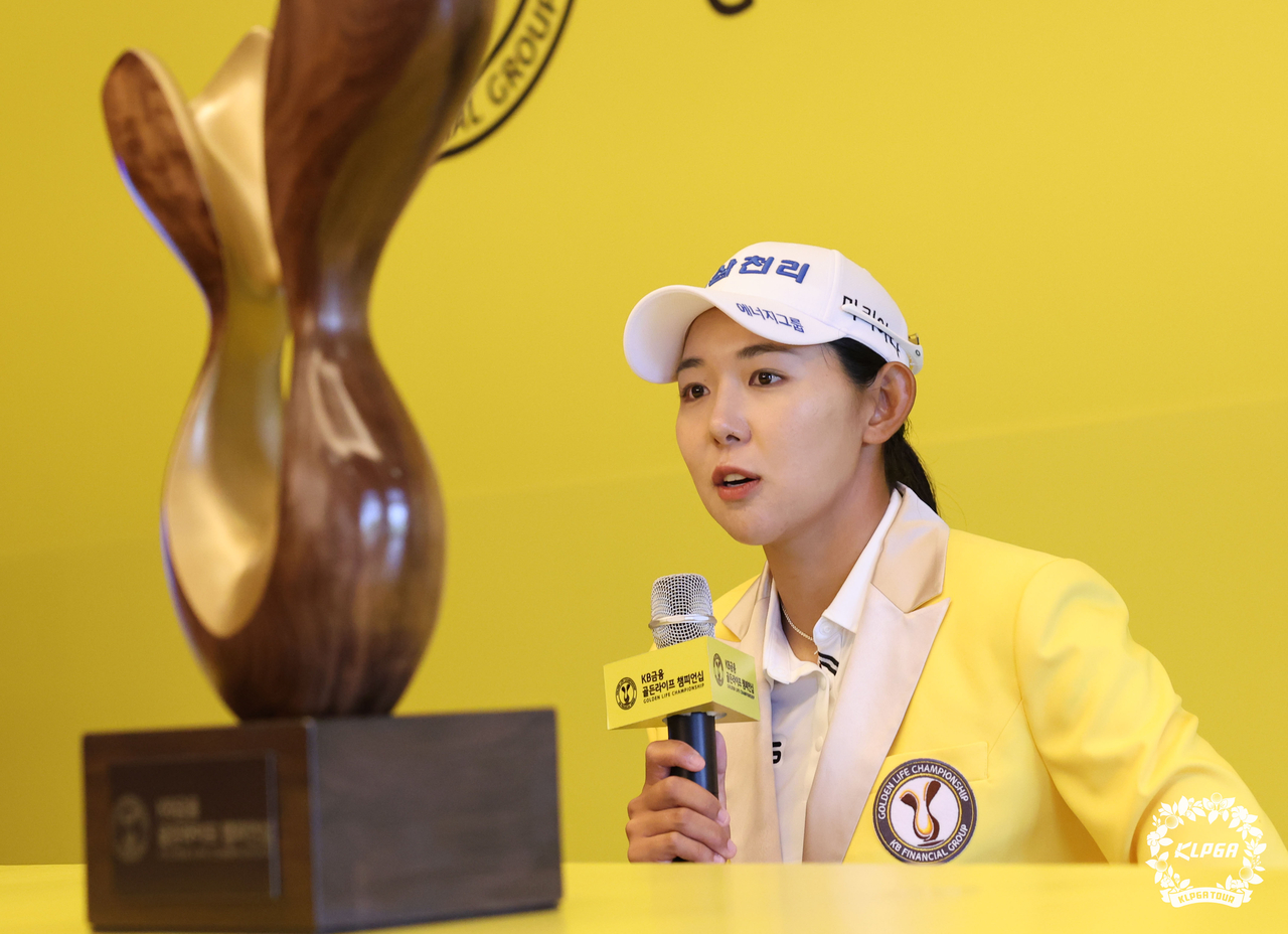 우승 인터뷰 중인 박보겸. [사진=KLPGA]