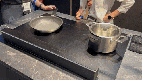 Miele's hood-integrated induction hob and M Sense cookware on display at IFA 2026, which closed Sept. 8. (Lee Jeong-wan / The Herald Business)