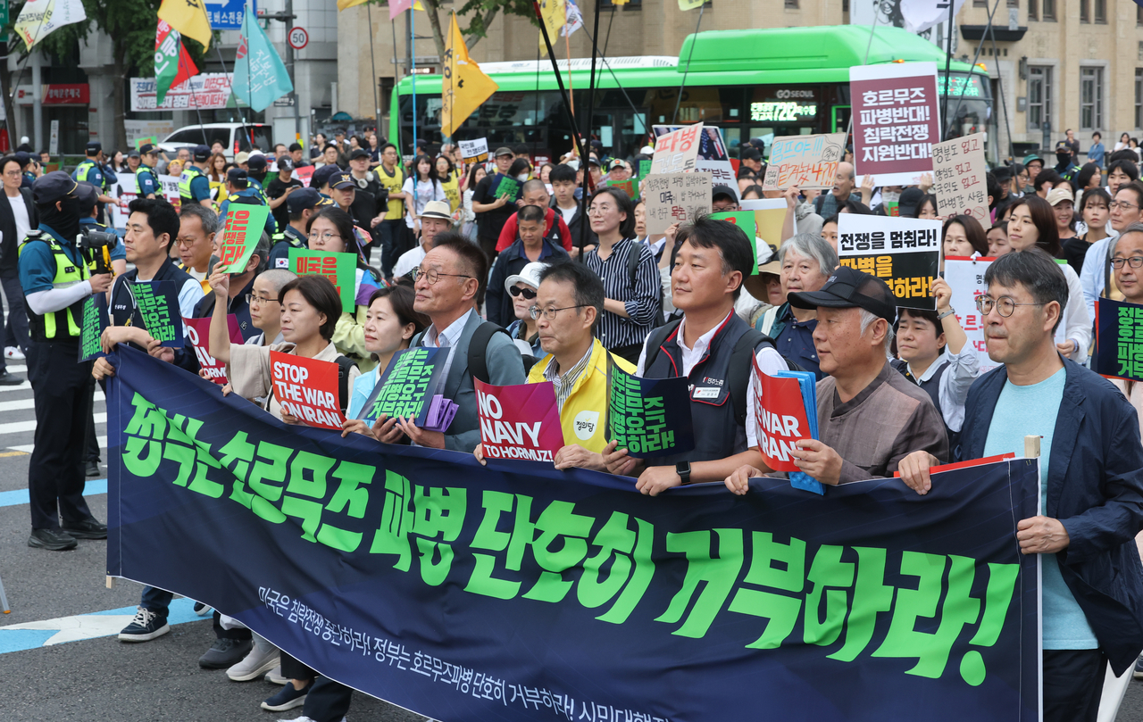 A civic march opposing the deployment of South Korean troops to the Strait of Hormuz takes place in Jongno-gu, Seoul, Saturday. (Yonhap)
