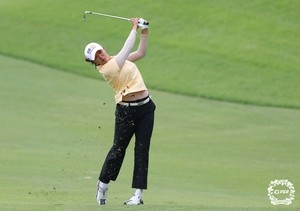 Park Ye-ji takes one-stroke lead at KB Financial Group Championship