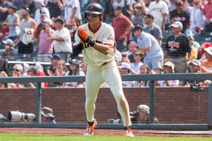 Lee Jung-hoo hits a single, but Giants lose