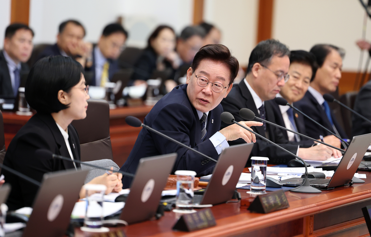 이재명 대통령이 지난 1일 청와대에서 열린 국무회의에서 발언하고 있다. [연합]