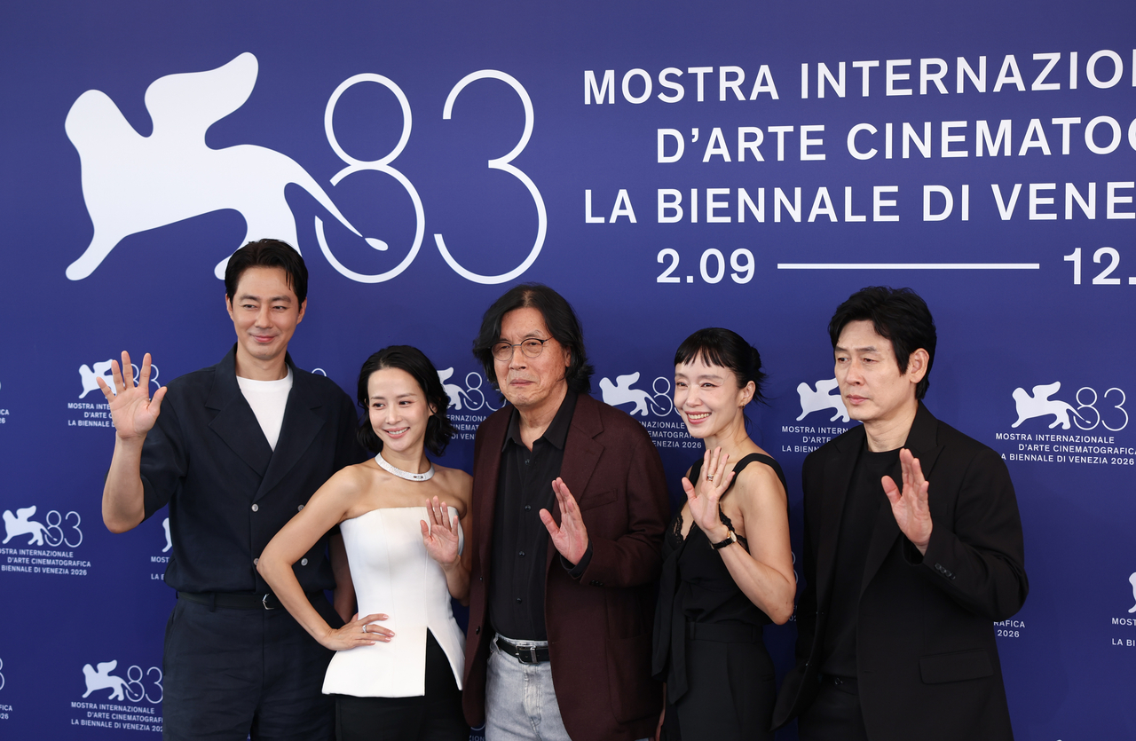 Director Lee Chang-dong and the lead actors of "Possible Love" pose at the film's photo call at the 83rd Venice International Film Festival on Saturday (local time). [Xinhua]