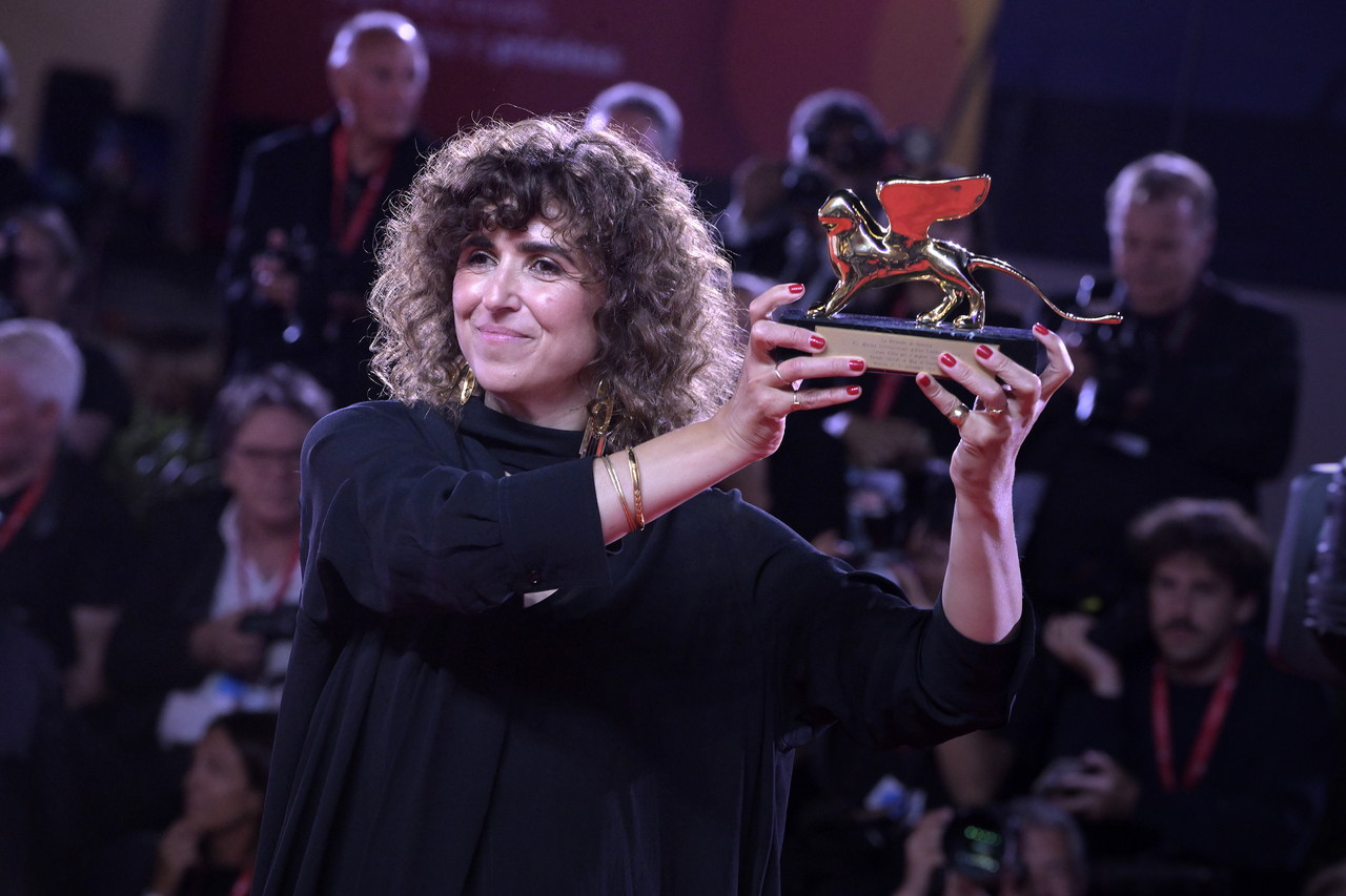 May el-Toukhy pose with the Coppa Volpi for Best Actress Award and with the Golden Lion for the Best Film Award for "Woman Unknown" at the Winners Photocall during the 83rd Venice International Film Festival at Sala Grande on September 12, 2026 in Venice, Italy.  (UPI-Yonhap)