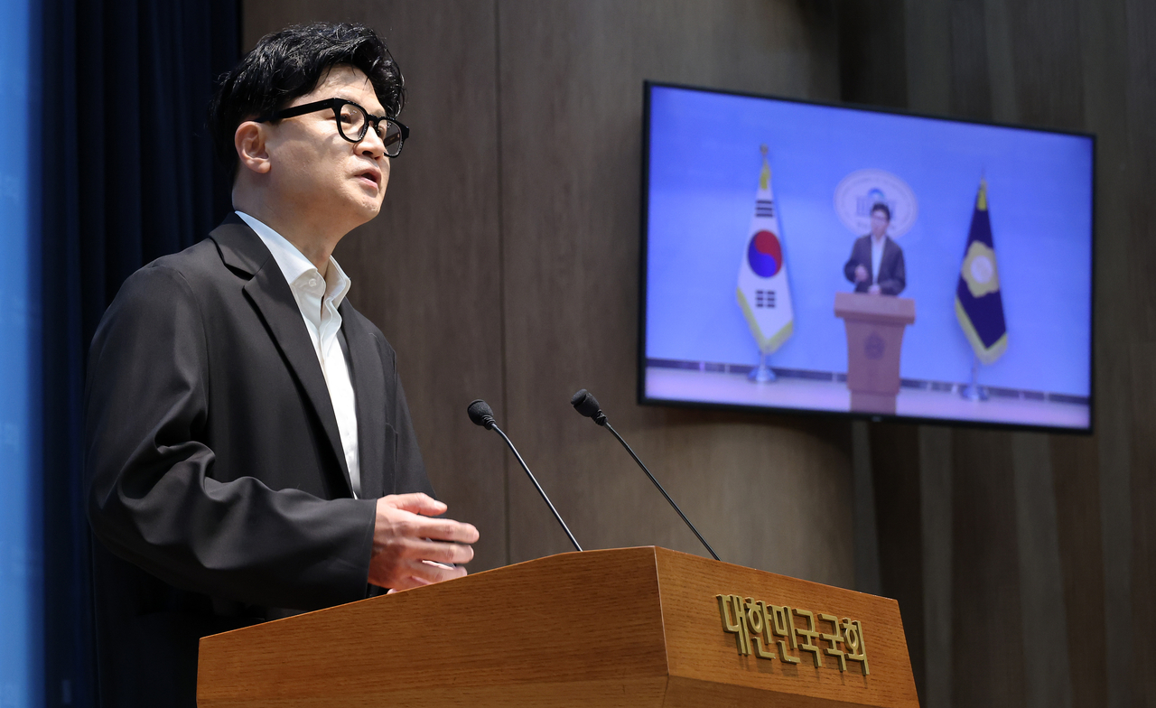 한동훈 무소속 의원이 13일 국회 소통관에서 김승원 법무부 장관 후보자 관련 기자회견을 하고 있다. [연합]
