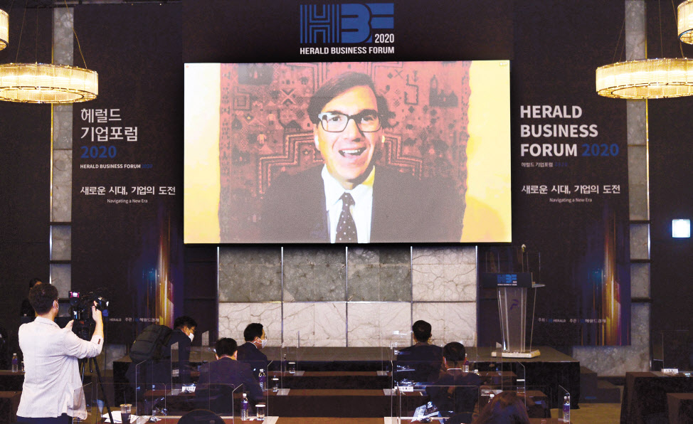 2020년 9월 22일 ‘헤럴드기업포럼 2020’이 서울 소공로 더 플라자호텔 다이아몬드홀에서 열린 가운데 제이슨 퍼먼 하버드대학교 경제학과 교수가 기조연설을 하고 있다. 박해묵 기자