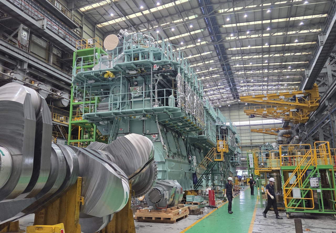 HD현대마린엔진 창원 공장에서 선박엔진 제작 공정이 진행되고 있다. [HD현대 제공]