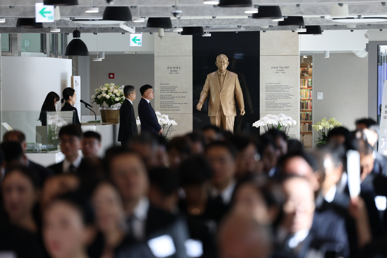 A memorial ceremony marking the 10th anniversary of the death of Ottogi Honorary Chairman Ham Tae-ho is held at Ham Tae-ho Hall in Anyang, Gyeonggi Province, on Friday. [Ottogi]