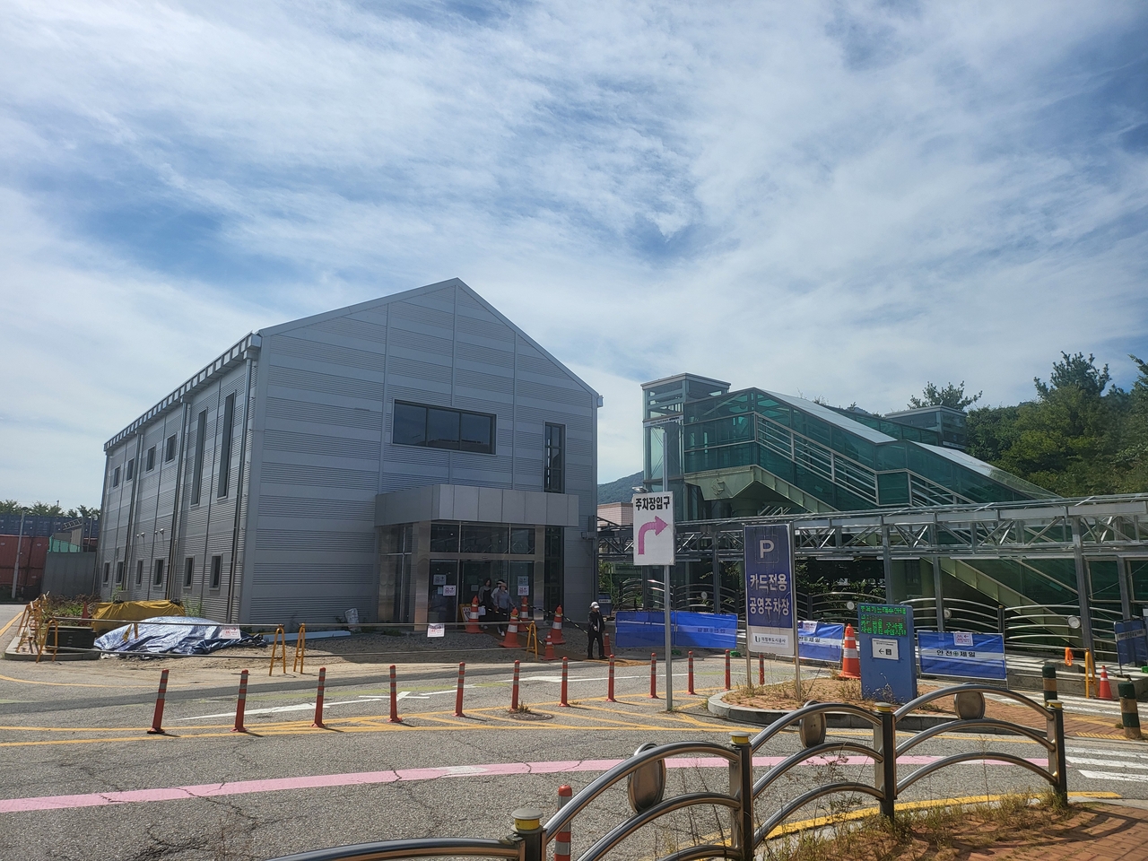 The temporary station facility at Jangam Station