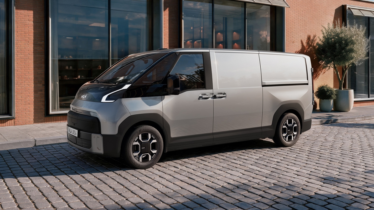 A side view of the Kia PV7 Cargo, Kia's second dedicated electric PBV. The PV7 features a large body measuring 5,350mm in length. [Kia]
