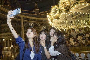 SK Telecom hosts 'Adventure Day' for 3,000 long-term customers at Lotte World